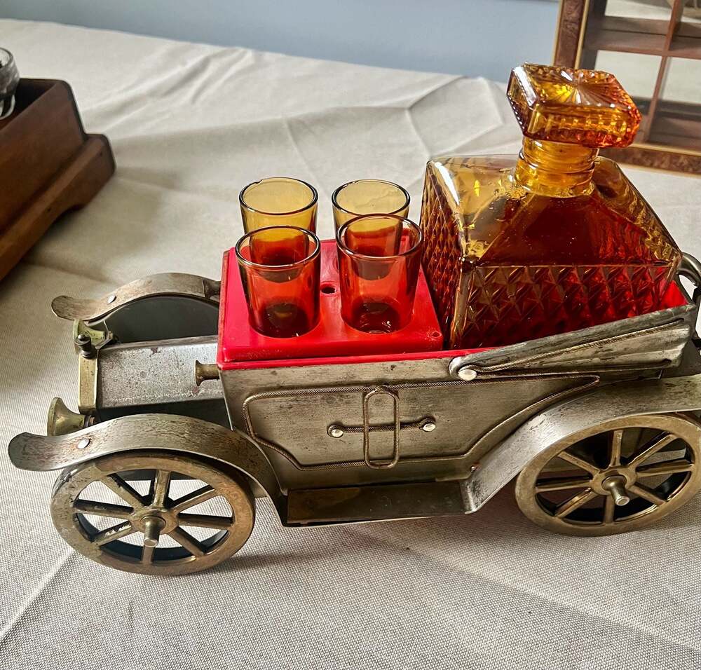 ‘70’s Model-T w/AMBER GLASS LIQUEUR DECANTER & 4 SHOT GLASSES w/working music Bo